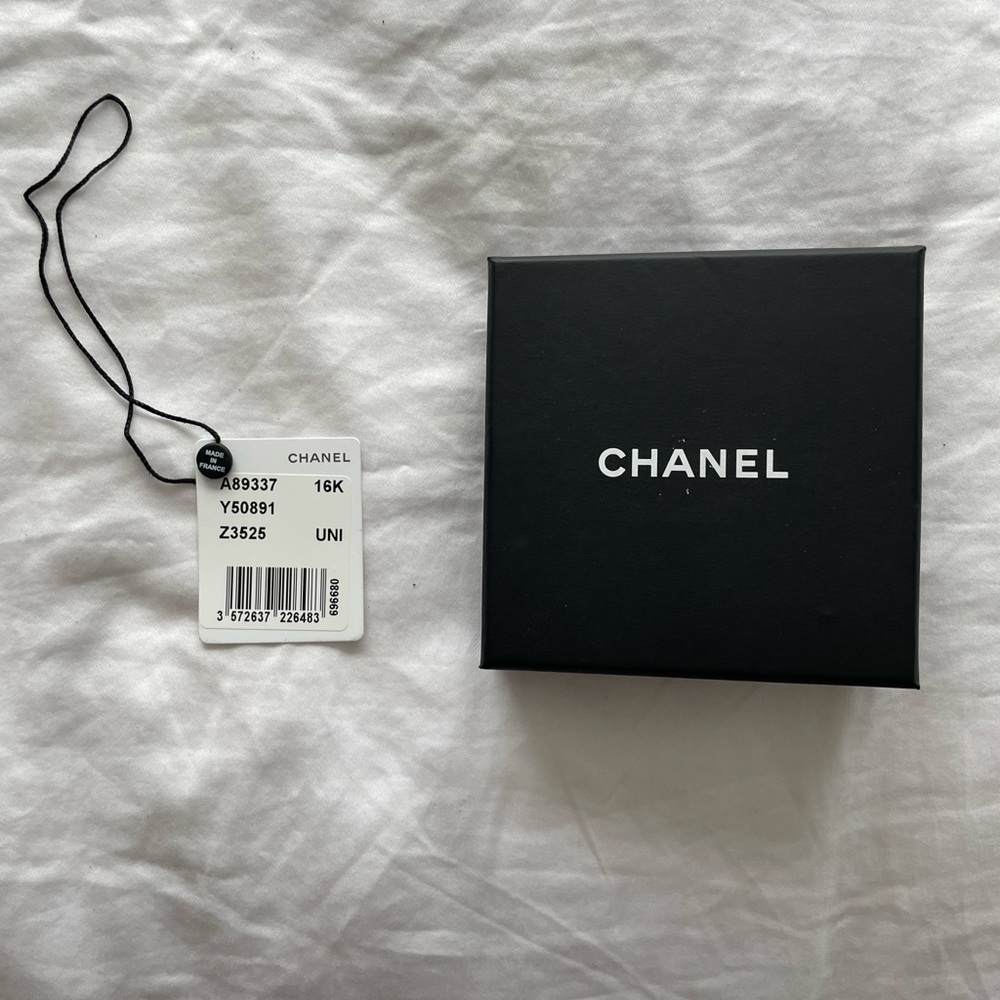 CHANEL Hair Accessory NIB - Picture 6 of 7